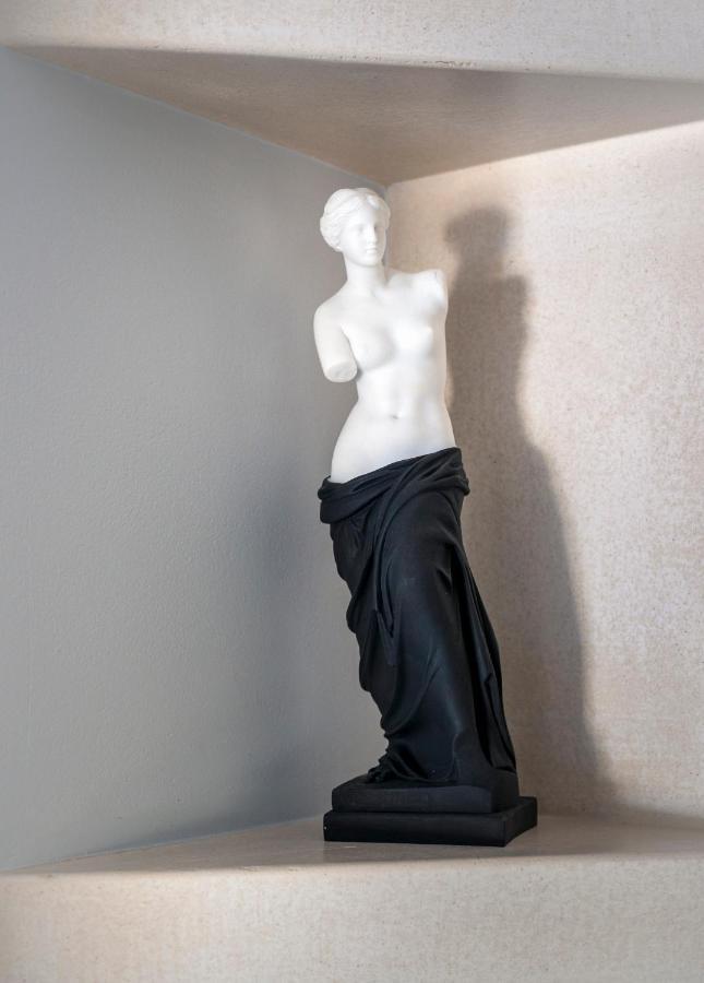 Black And White Apartment Πολλώνια Εξωτερικό φωτογραφία