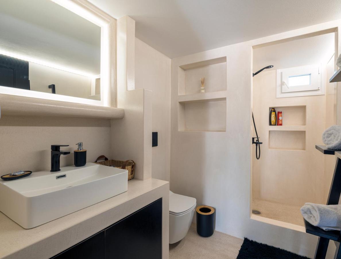 Black And White Apartment Πολλώνια Εξωτερικό φωτογραφία