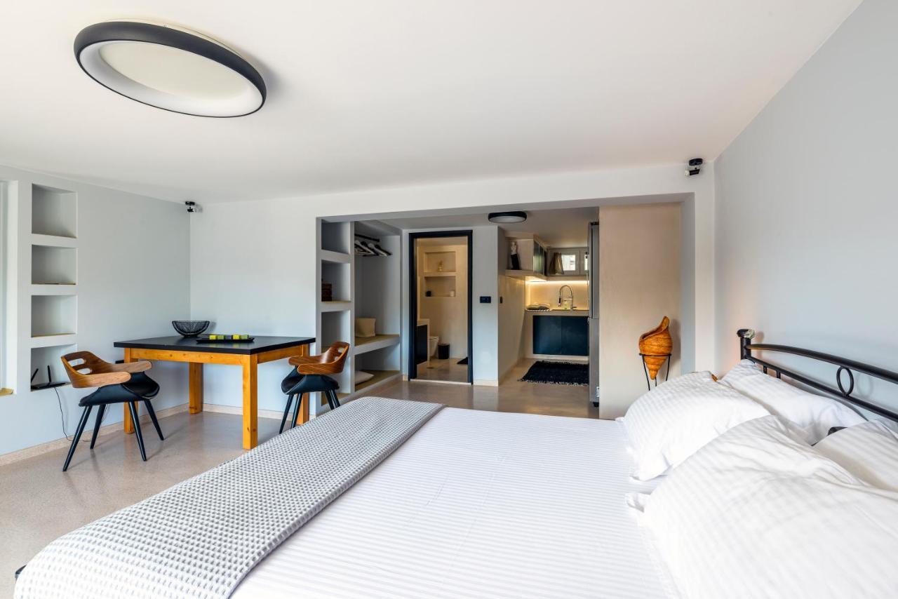 Black And White Apartment Πολλώνια Εξωτερικό φωτογραφία
