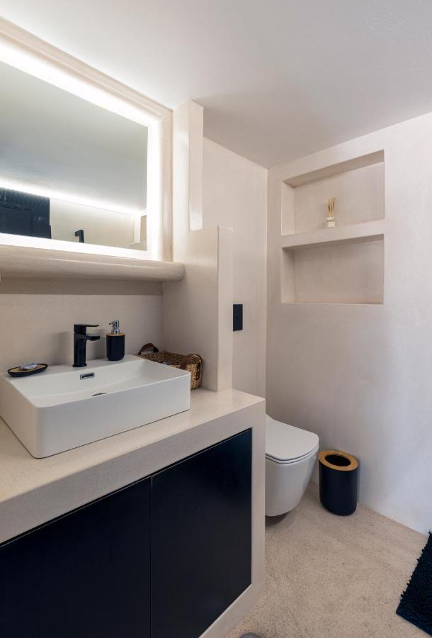 Black And White Apartment Πολλώνια Εξωτερικό φωτογραφία