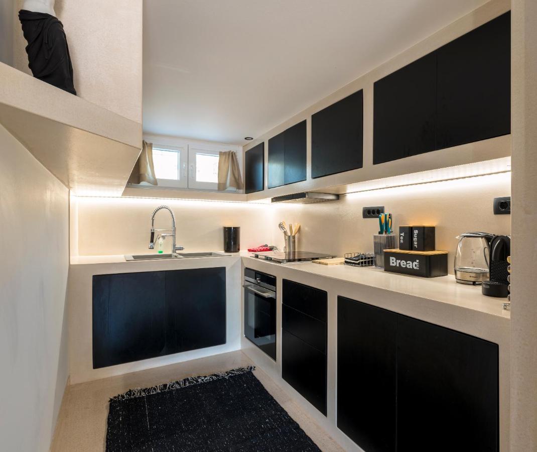 Black And White Apartment Πολλώνια Εξωτερικό φωτογραφία