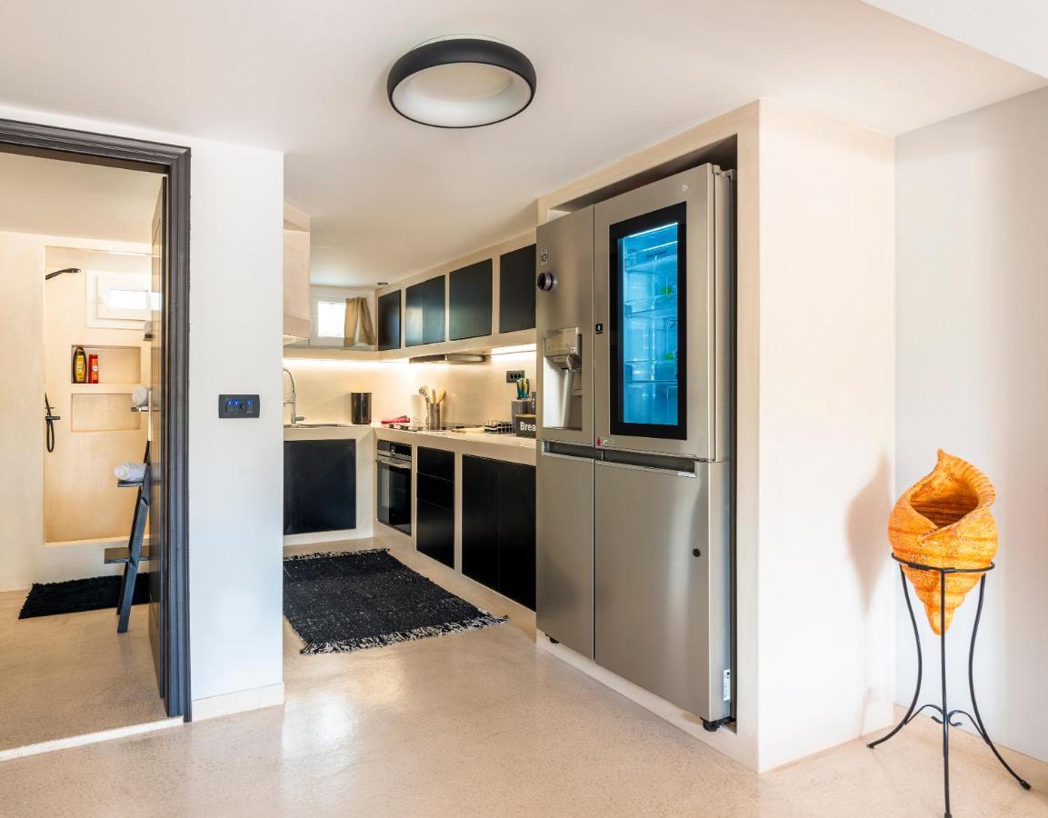 Black And White Apartment Πολλώνια Εξωτερικό φωτογραφία
